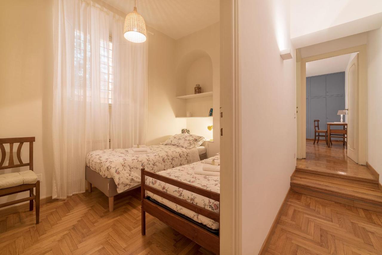 A Peaceful Retreat 2 Minutes From Piazza Navona - FromhometoРим Экстерьер фото
