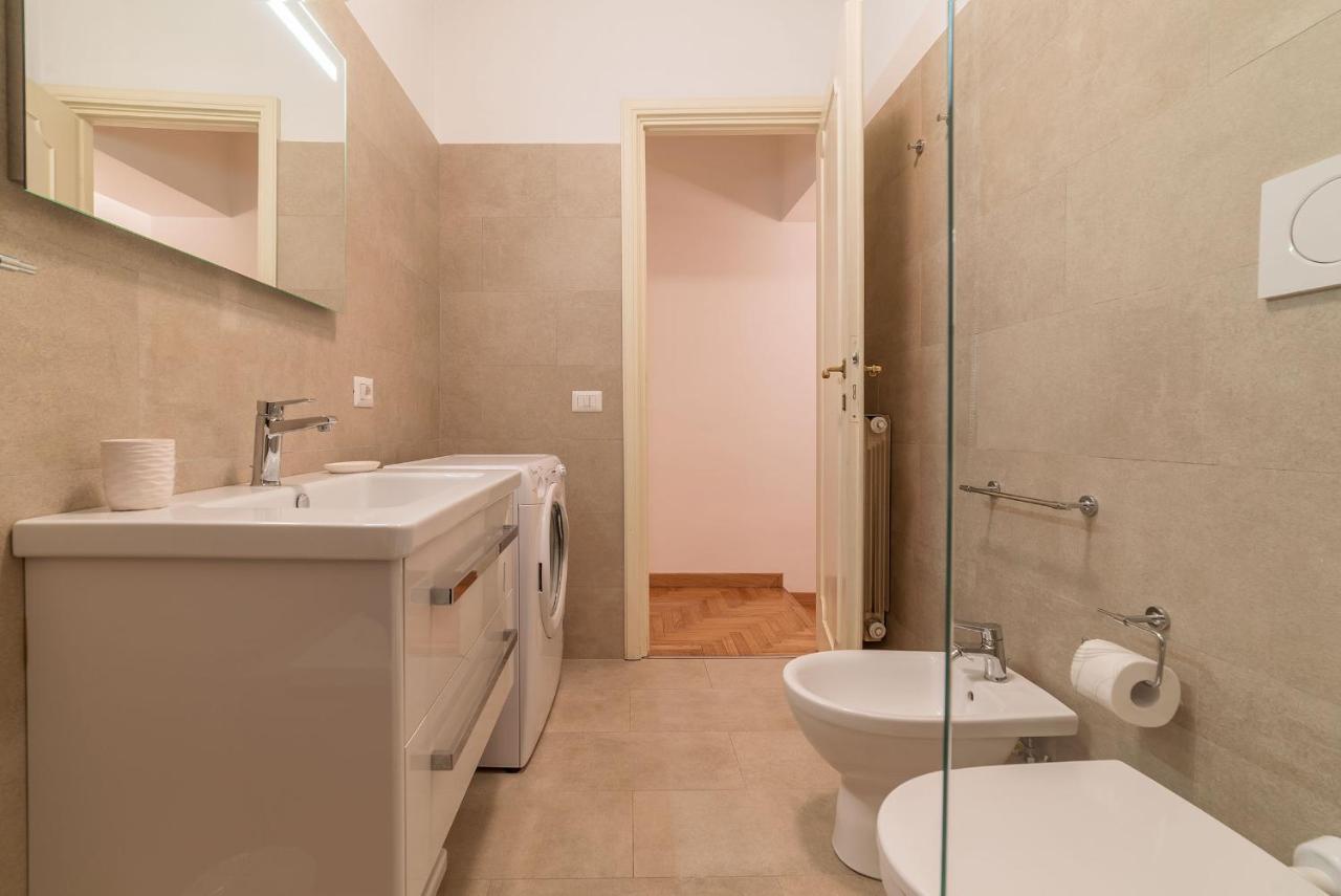 A Peaceful Retreat 2 Minutes From Piazza Navona - FromhometoРим Экстерьер фото