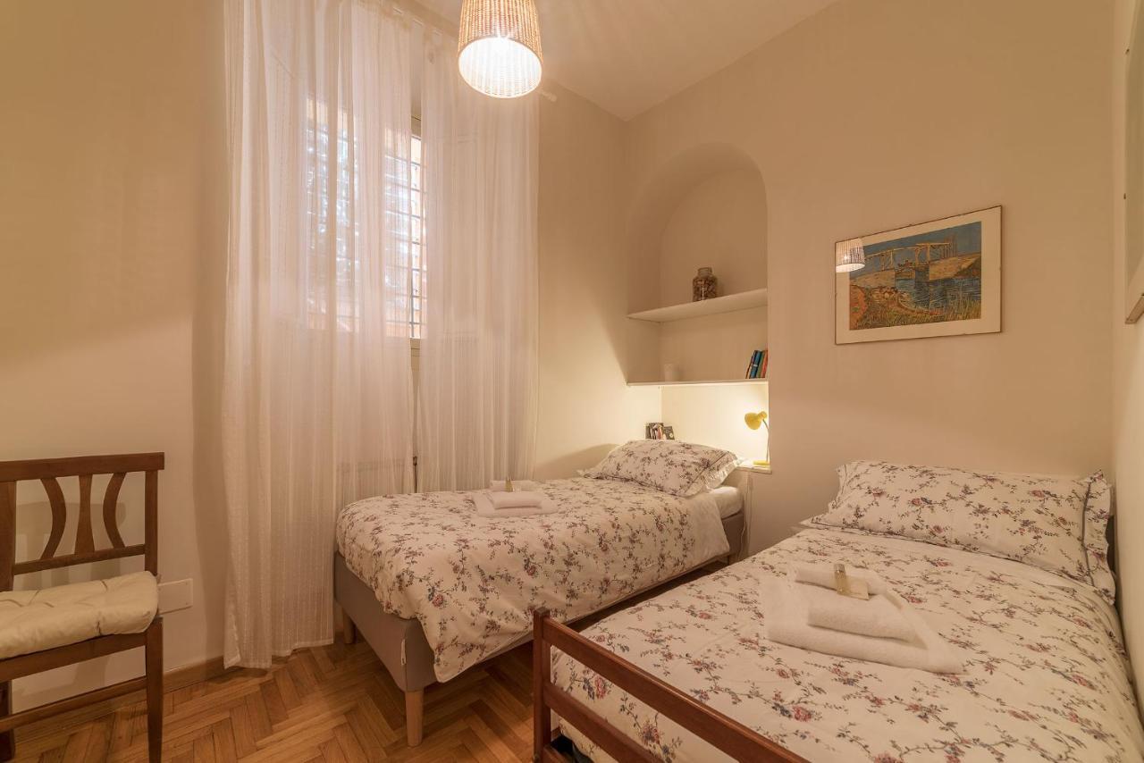 A Peaceful Retreat 2 Minutes From Piazza Navona - FromhometoРим Экстерьер фото