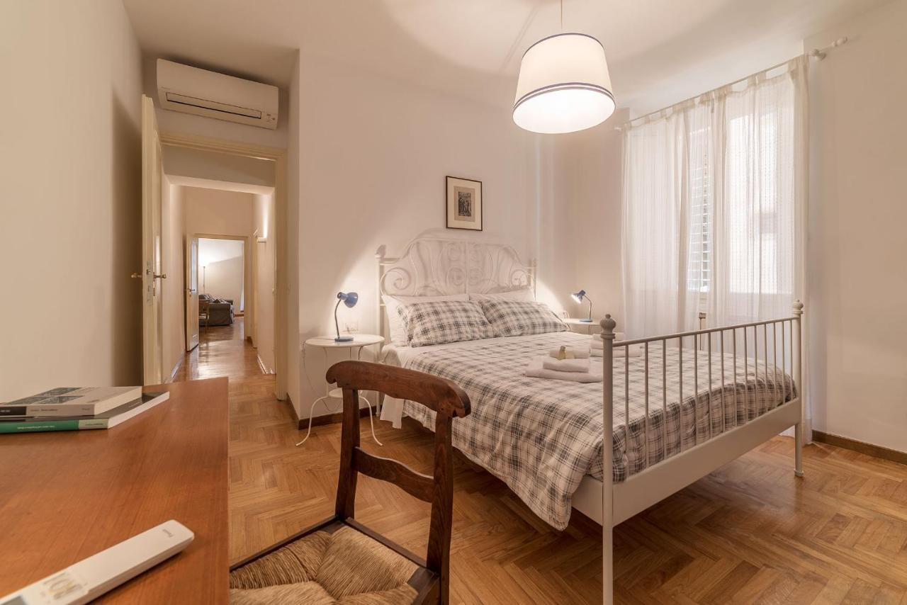 A Peaceful Retreat 2 Minutes From Piazza Navona - FromhometoРим Экстерьер фото